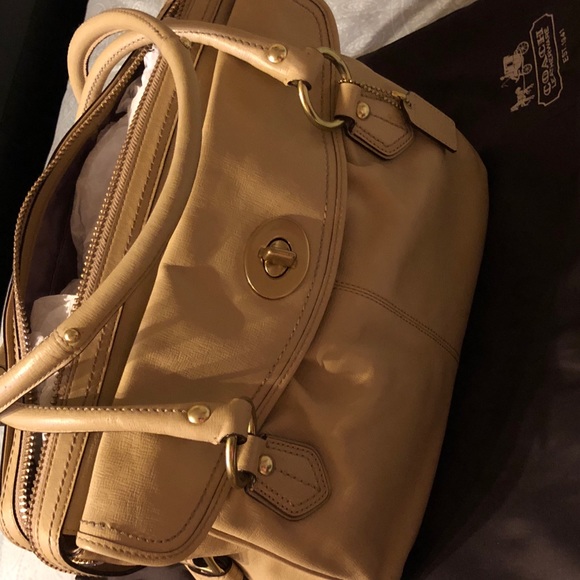 Coach Addison - Picture 2 of 3